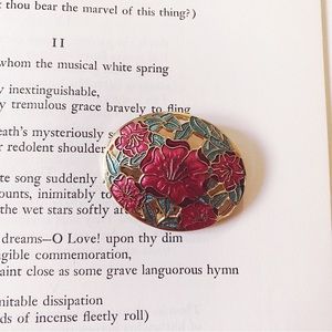 Vintage Gold Tone Fish & Crown Cloisonne Enamel Oval Floral Brooch